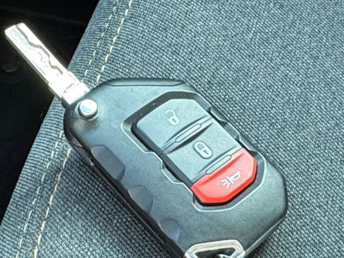 Used 2025 Jeep Wrangler Sport S image 22