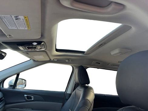 Used 2025 Kia Carnival SX image 3