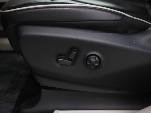 Used 2023 Chrysler Pacifica Limited FWD image 30