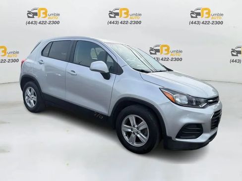 Used 2019 Chevrolet Trax LS FWD image 3