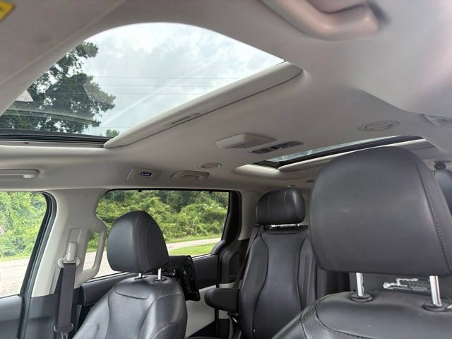 Used 2022 Kia Carnival SX Prestige FWD image 27