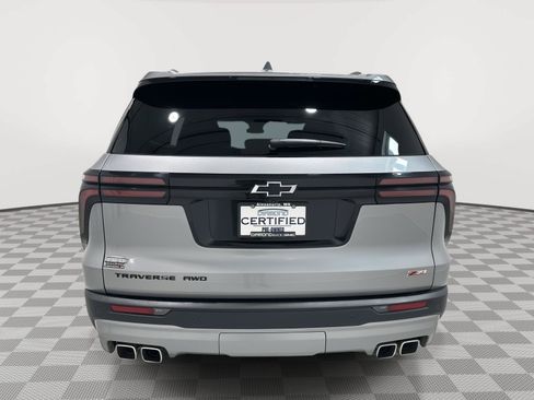 Used 2024 Chevrolet Traverse Z71 AWD/4WD image 3