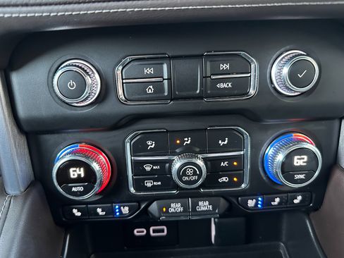 Used 2024 GMC Yukon XL SLT w/ SLT Luxury Package image 51