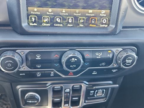 Used 2023 Jeep Wrangler Sahara image 25