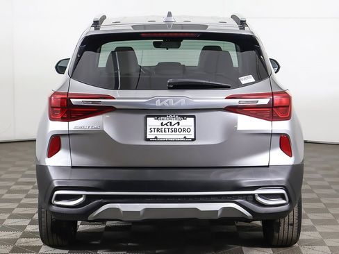 Used 2023 Kia Seltos EX image 12