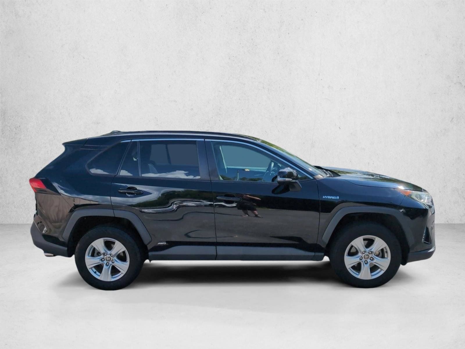 Used 2021 Toyota RAV4 XLE w/ XLE Grade Weather Package AWD/4WD image 4