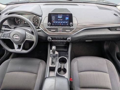 Used 2024 Nissan Altima 2.5 SV FWD image 13