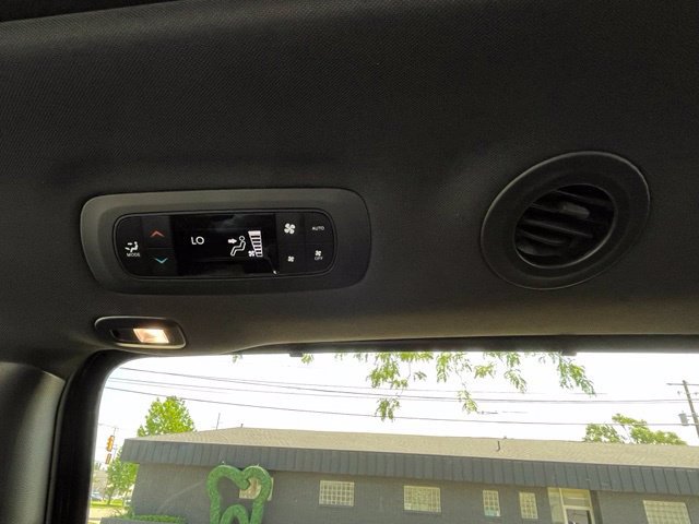 Used 2023 Chrysler Pacifica Limited w/ S Appearance Package AWD/4WD image 26