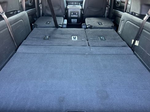 Used 2022 Chevrolet Suburban Premier image 16