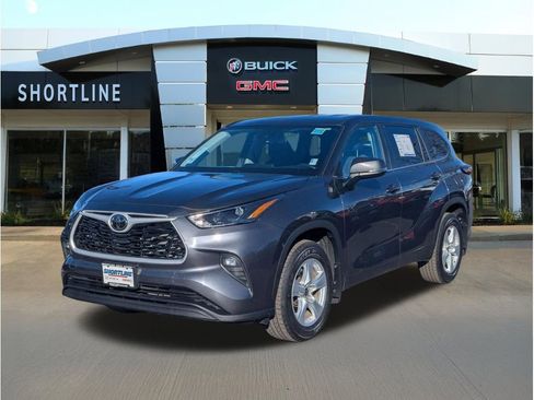 Used 2024 Toyota Highlander LE image 7