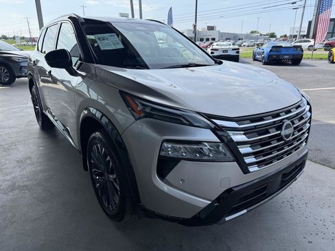 Used 2025 Nissan Rogue Platinum w/ Tech Package AWD/4WD image 3