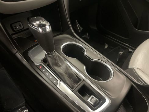 Used 2018 Chevrolet Equinox Premier FWD image 8