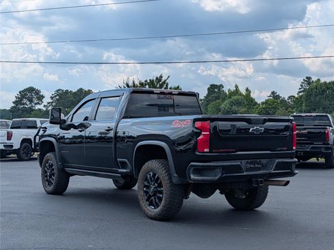 Used 2025 Chevrolet Silverado 2500 ZR2 w/ Technology Package AWD/4WD image 3