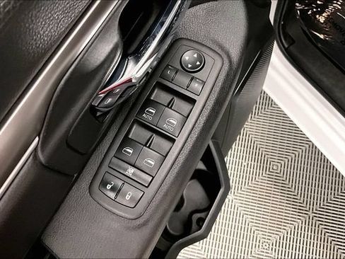 Used 2024 RAM 1500 Warlock AWD/4WD image 38