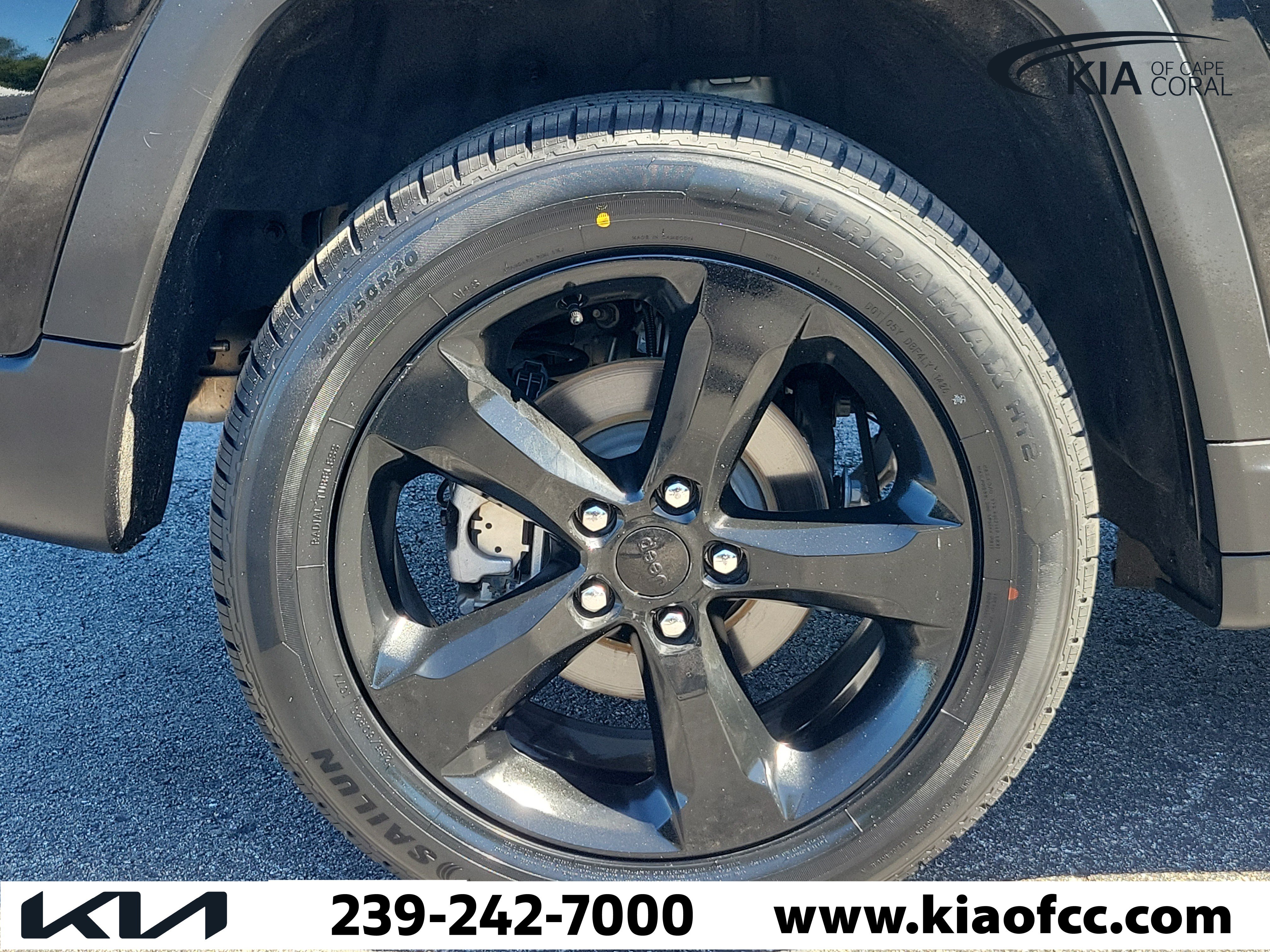 Used 2024 Jeep Grand Cherokee Limited w/ Black Appearance Package AWD/4WD image 9