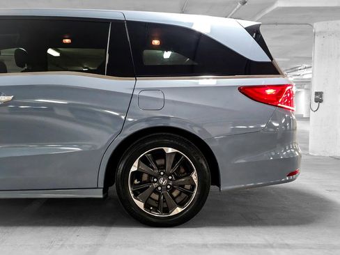 Used 2023 Honda Odyssey Elite image 16