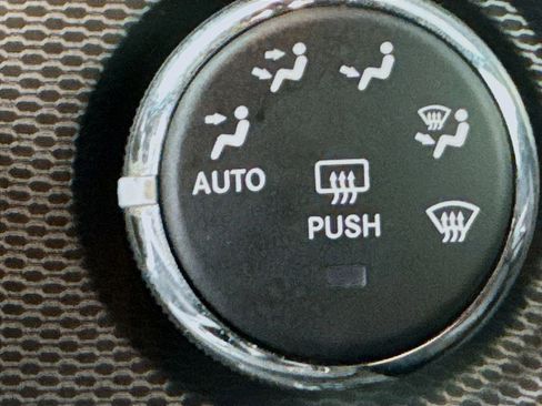 Used 2013 Dodge Challenger R/T image 23