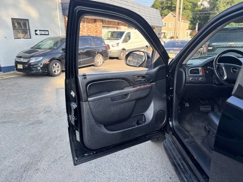 Used 2011 Chevrolet Suburban LT AWD/4WD image 18