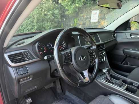 Used 2018 Kia Optima S FWD image 11