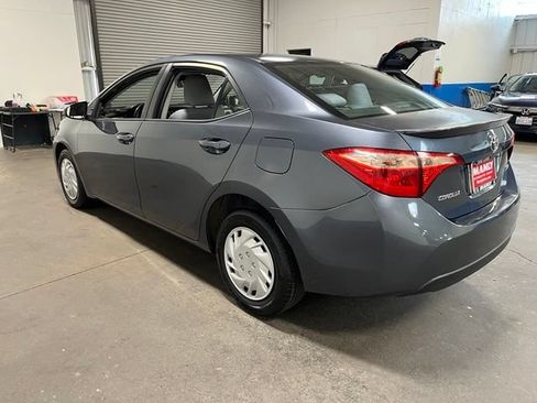 Used 2017 Toyota Corolla LE w/ Carpet Mat Package (TMS) FWD image 5