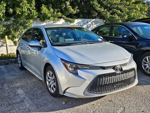Used 2020 Toyota Corolla LE image 3