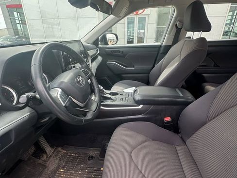 Used 2022 Toyota Highlander LE image 7