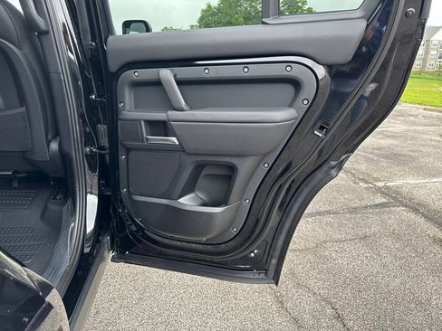 New 2025 Land Rover Defender 130 X-Dynamic SE image 17