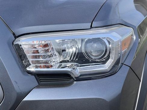 Used 2021 Toyota Tacoma TRD Off-Road w/ Technology Package AWD/4WD image 34