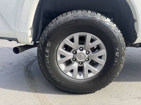 Used 2019 Toyota Tacoma SR5 AWD/4WD image 20