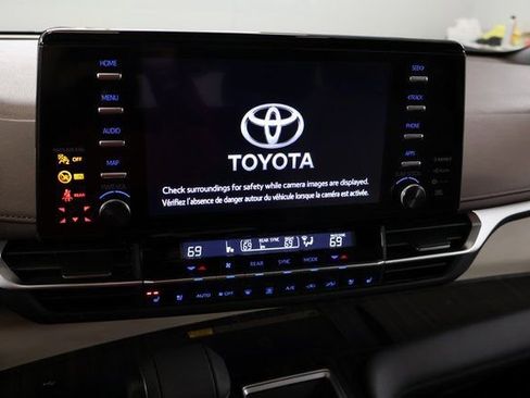 Used 2024 Toyota Sienna Platinum image 18