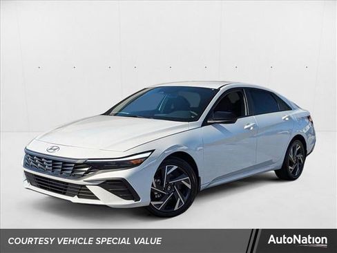 New 2025 Hyundai Elantra SEL image 1