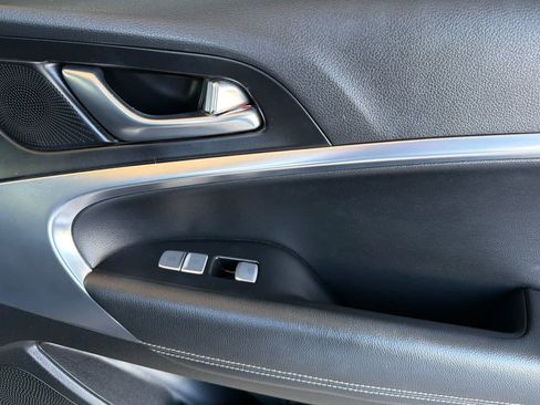 Used 2021 Genesis G70 2.0T RWD image 17