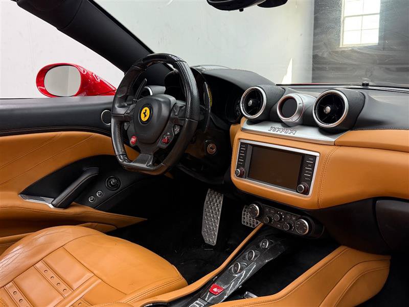 Used 2015 Ferrari California T RWD image 17
