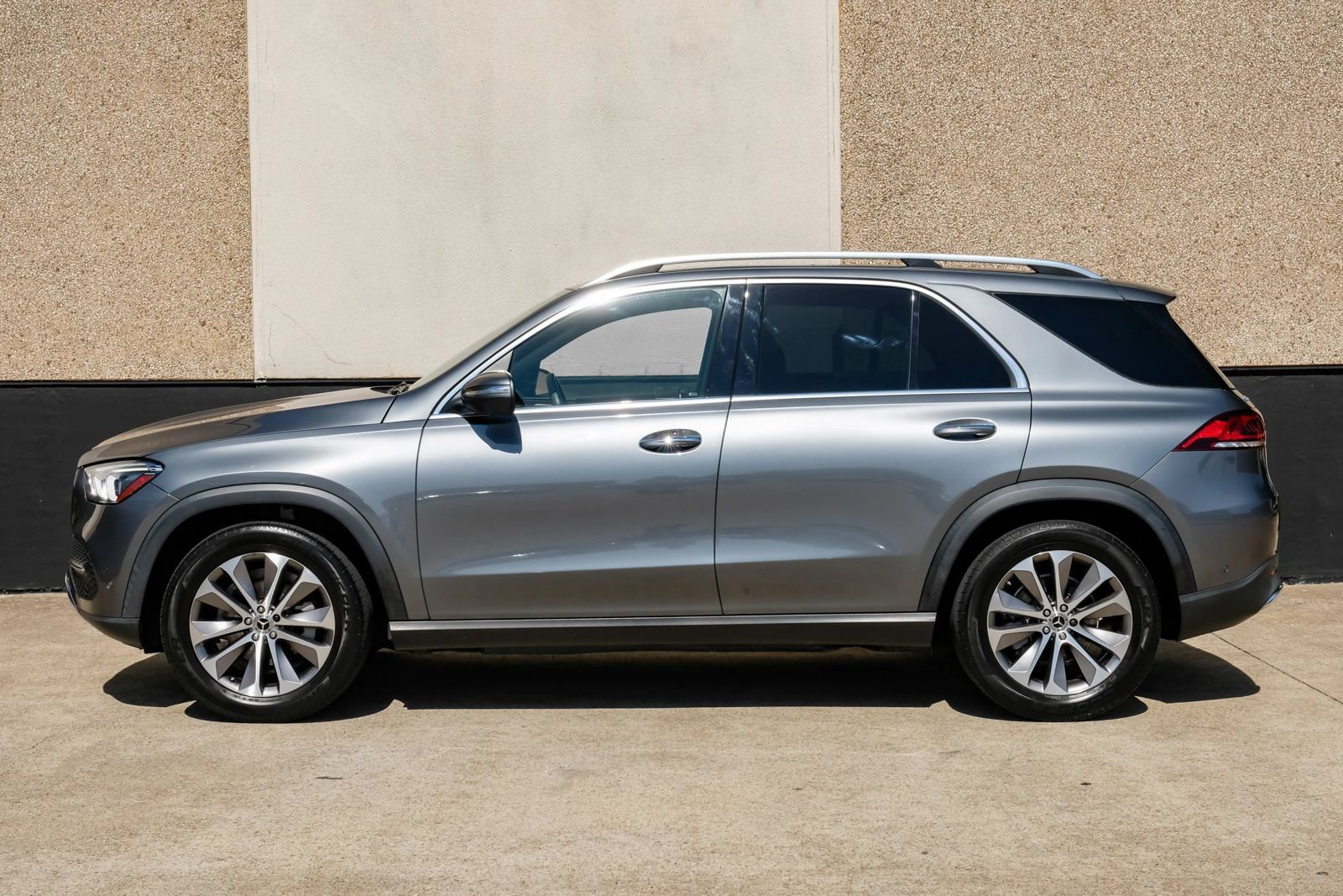 Used 2023 Mercedes-Benz GLE 350 w/ Premium Package image 11