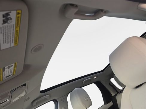 Used 2025 Land Rover Discovery Sport S image 27