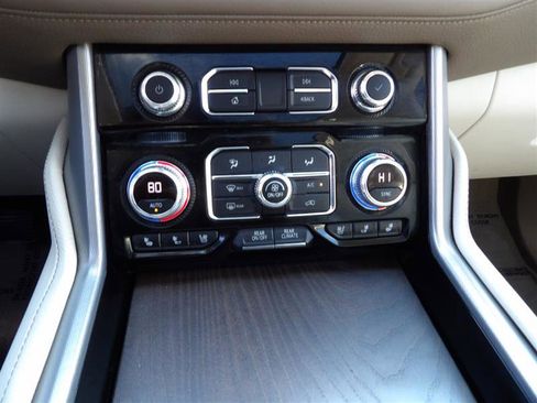 Used 2021 GMC Yukon XL Denali w/ Denali Premium Package image 25