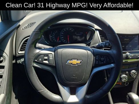 Used 2019 Chevrolet Trax LT w/ LT Convenience Package FWD image 18