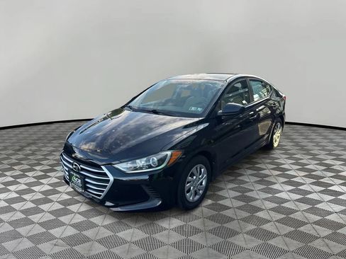 Used 2017 Hyundai Elantra SE FWD image 2