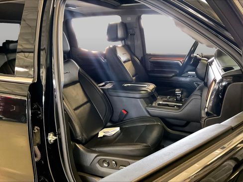 Used 2022 GMC Sierra 1500 Denali w/ Denali Reserve Package AWD/4WD image 8