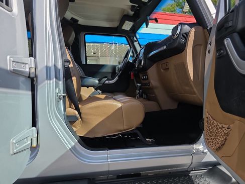 Used 2012 Jeep Wrangler Unlimited Sahara w/ Dual Top Group image 23