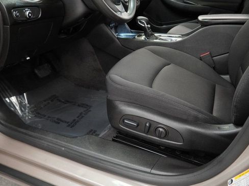 Used 2024 Chevrolet Malibu LT image 40