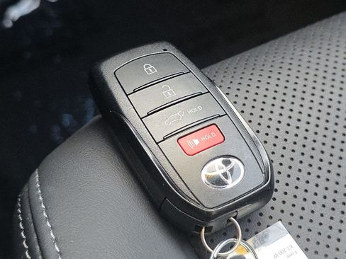 Used 2023 Toyota Venza Limited image 35