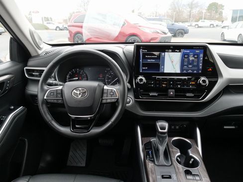 Used 2021 Toyota Highlander Platinum image 22