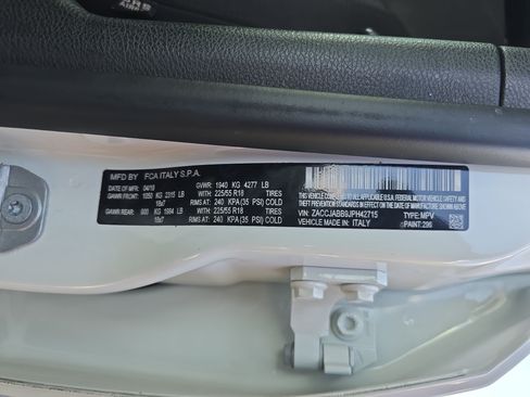 Used 2018 Jeep Renegade Altitude w/ Cold Weather Group FWD image 35