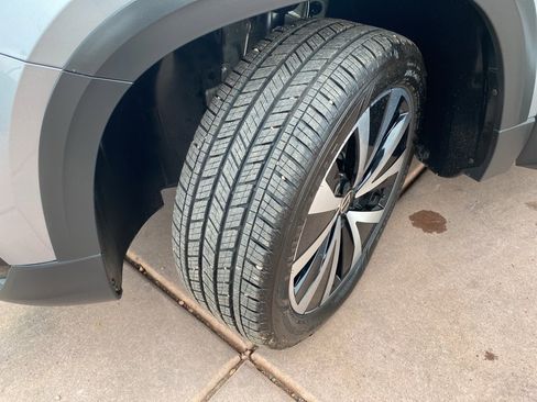 Used 2024 Volkswagen Taos SE image 42