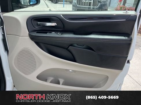 Used 2019 Dodge Grand Caravan SXT FWD image 25