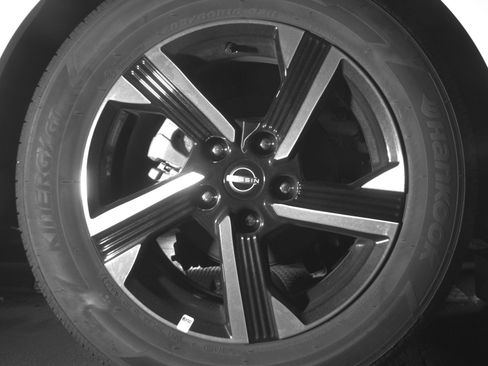 Used 2025 Nissan Sentra SV FWD image 14