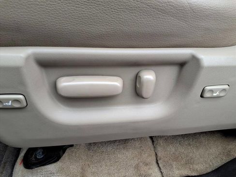 Used 2011 Toyota Sequoia Platinum image 18