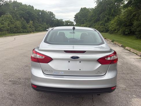 Used 2014 Ford Focus SE w/ SE Winter Package FWD image 5