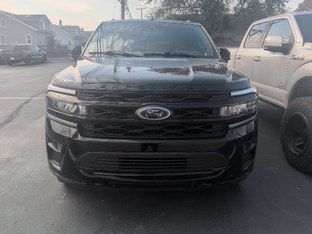 Used 2024 Ford Expedition Limited AWD/4WD image 2